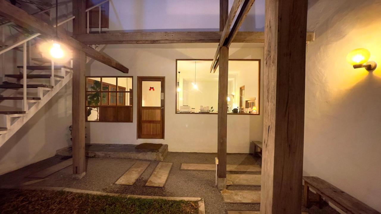 Paper Plane Cnx Bed & Breakfast Chiang Mai Exterior photo